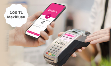 Elinde telefon, pos cihazı tutan iki farklı kişi ve 100 TL MaxiPuan kampanyası ibaresi.