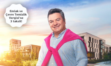 Geri dönüşümlü çöp ve beyaz ev